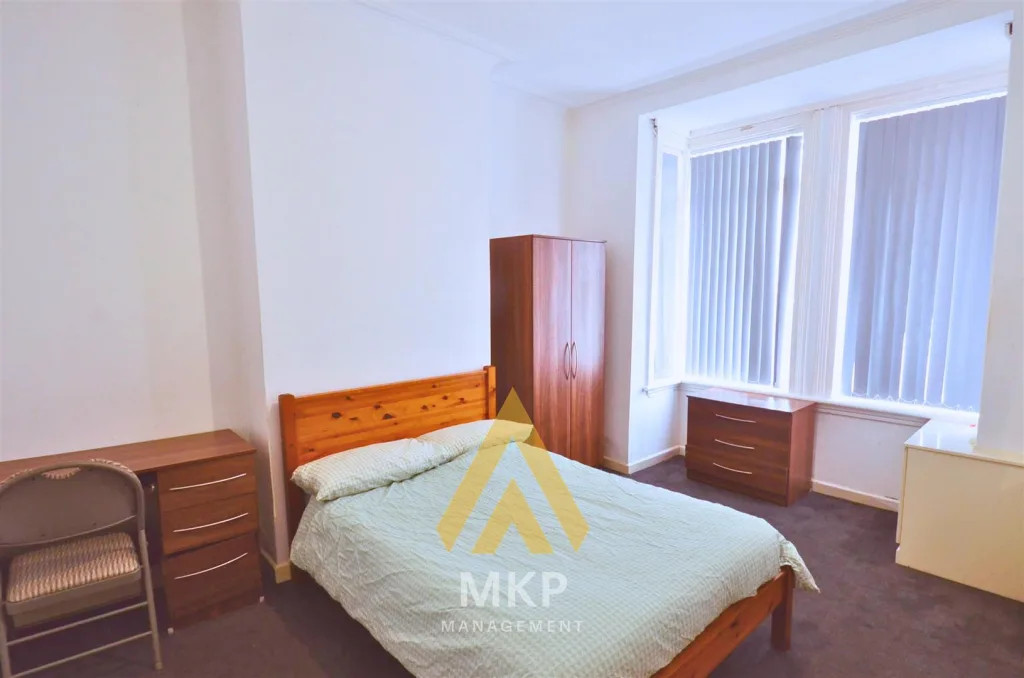 5 bedroom terraced house for rent