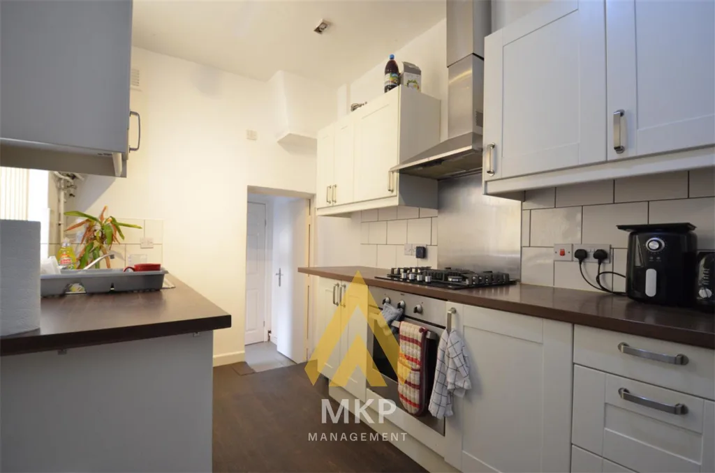 5 bedroom terraced house for rent