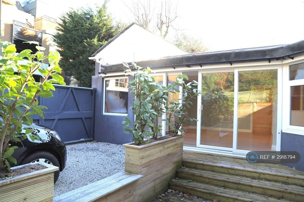 2 bedroom bungalow for rent