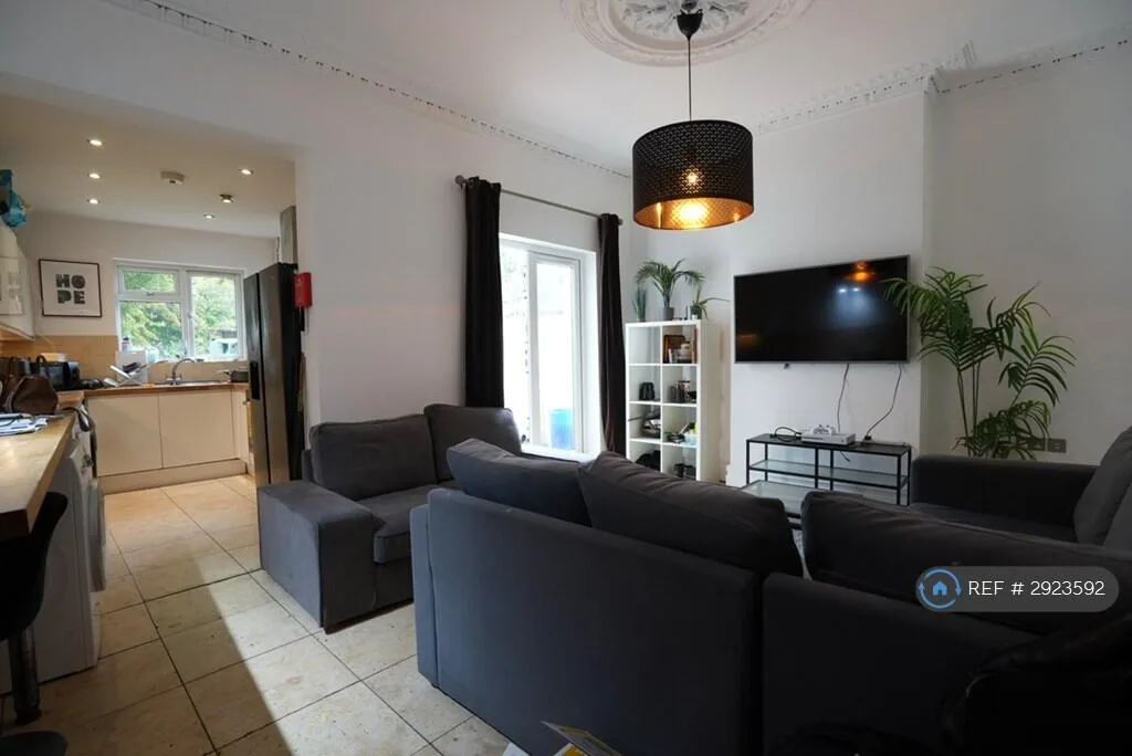1 bedroom house share for rent
