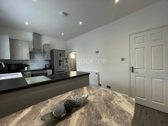 1 bedroom house share for rent