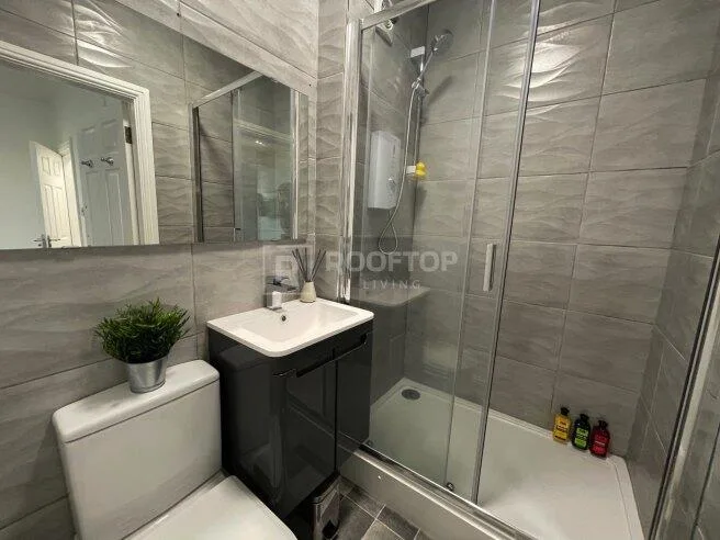 1 bedroom house share for rent