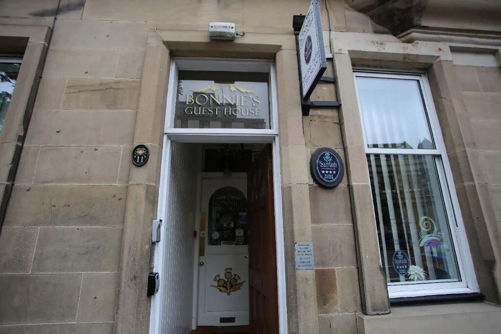 1 bedroom house share for rent