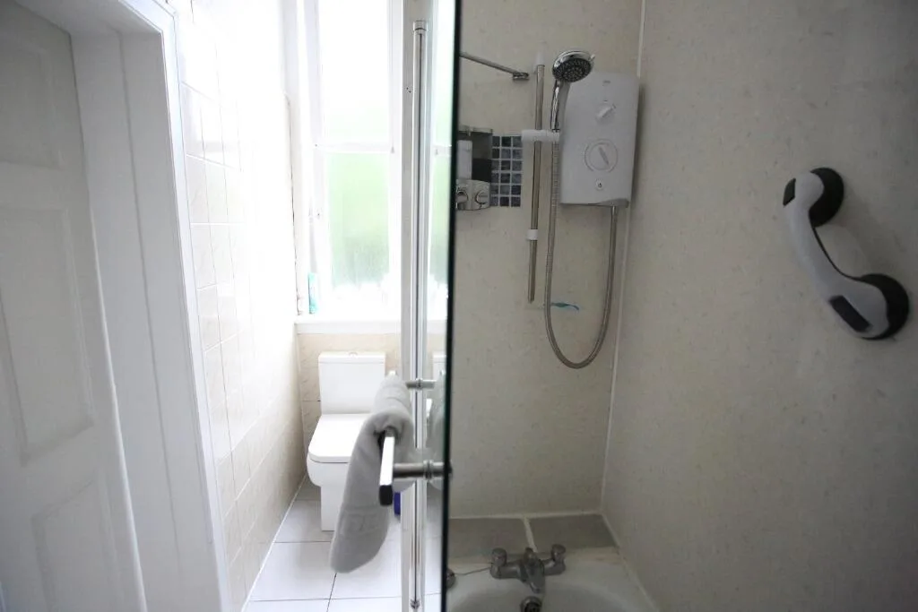 1 bedroom house share for rent