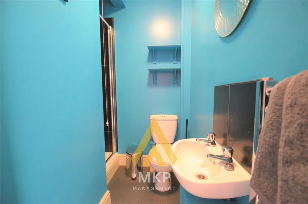 6 bedroom terraced house for rent
