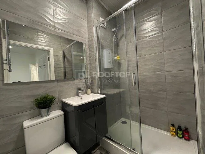 1 bedroom house share for rent