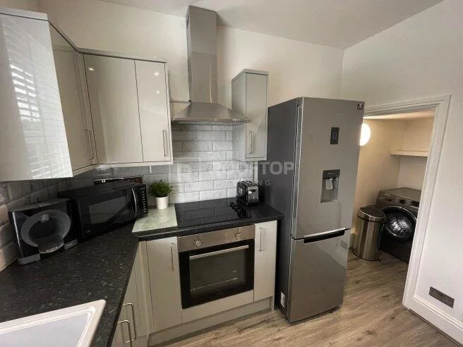 1 bedroom house share for rent