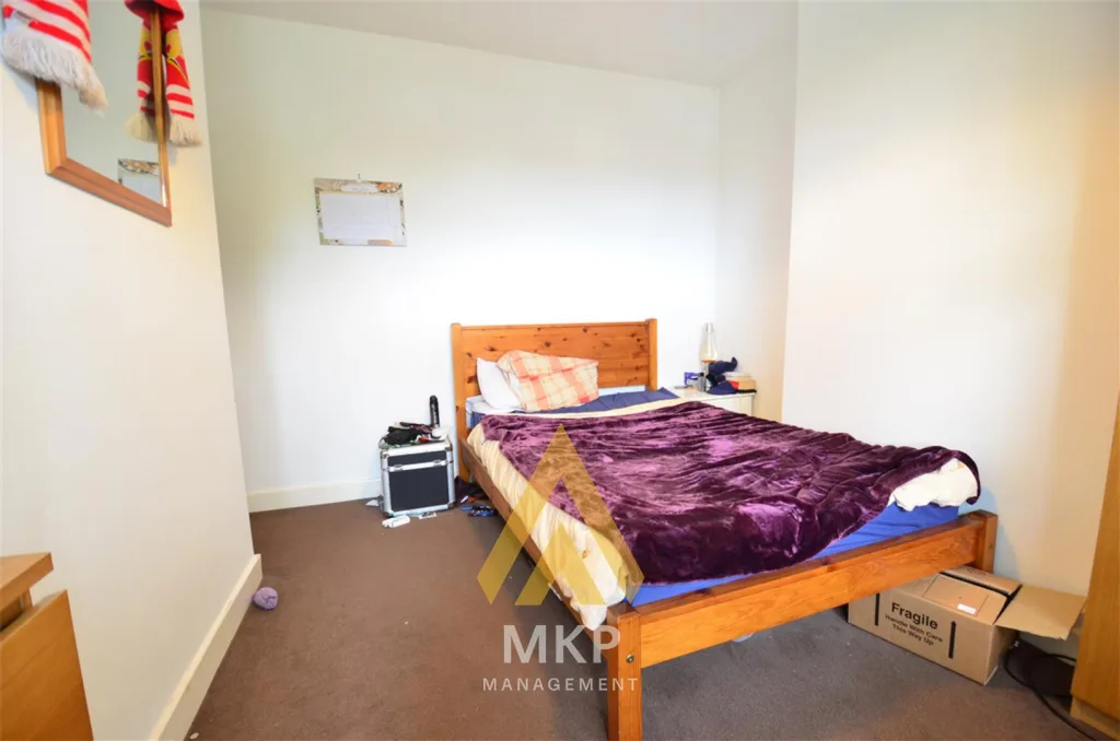 5 bedroom semi-detached house for rent
