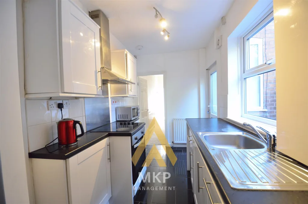 4 bedroom terraced house for rent