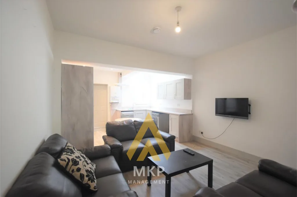 6 bedroom terraced house for rent