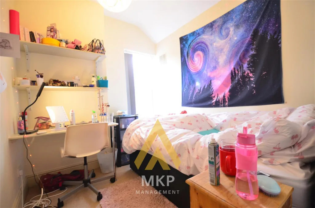 6 bedroom terraced house for rent