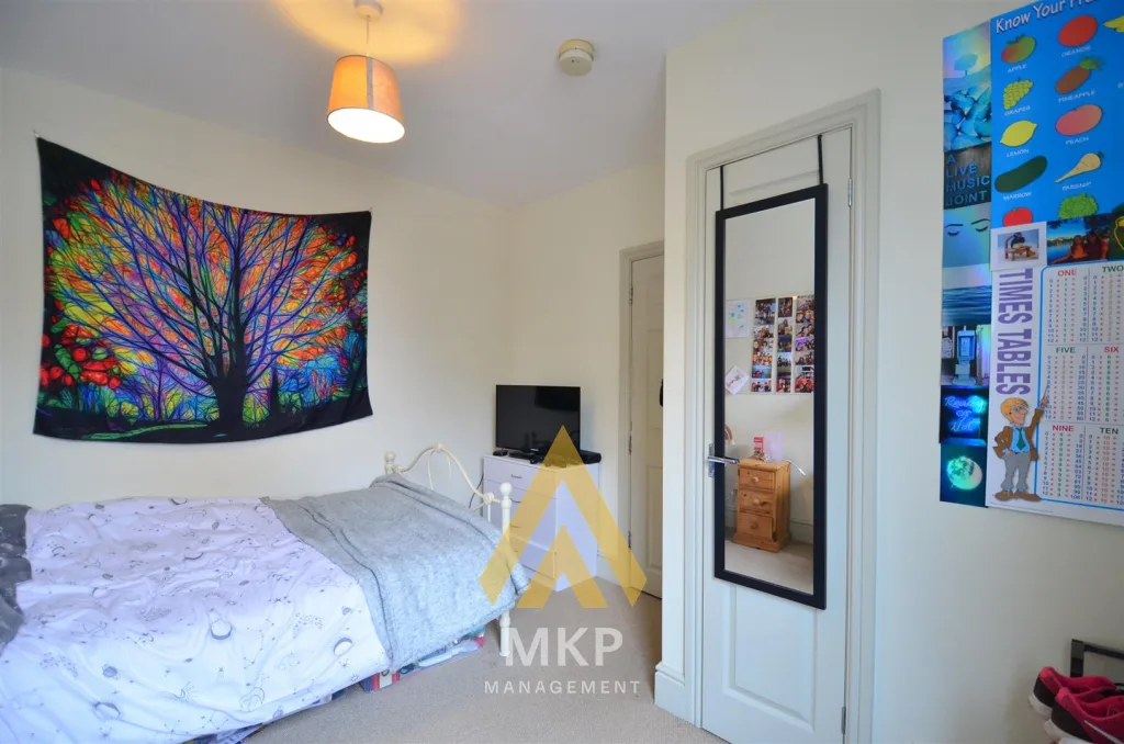 6 bedroom terraced house for rent