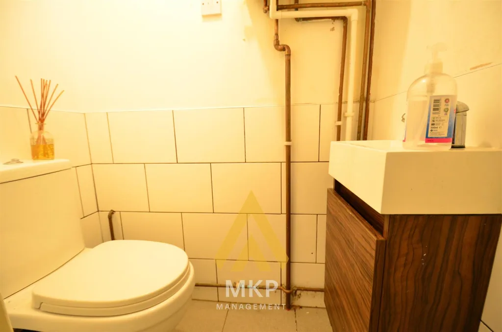 5 bedroom terraced house for rent