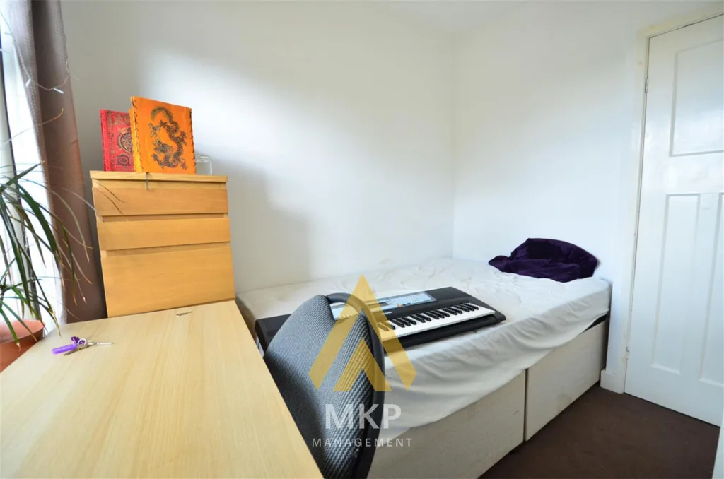 5 bedroom terraced house for rent