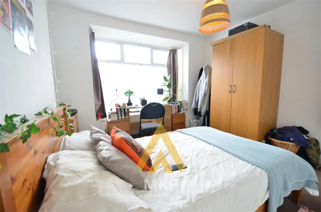 5 bedroom terraced house for rent