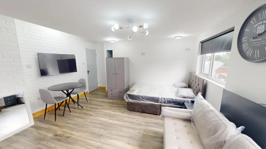 Studio flat for rent