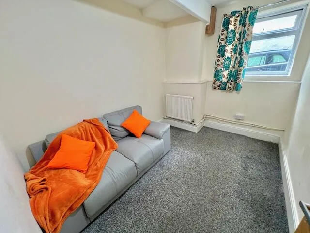 2 bedroom ground floor flat for rent