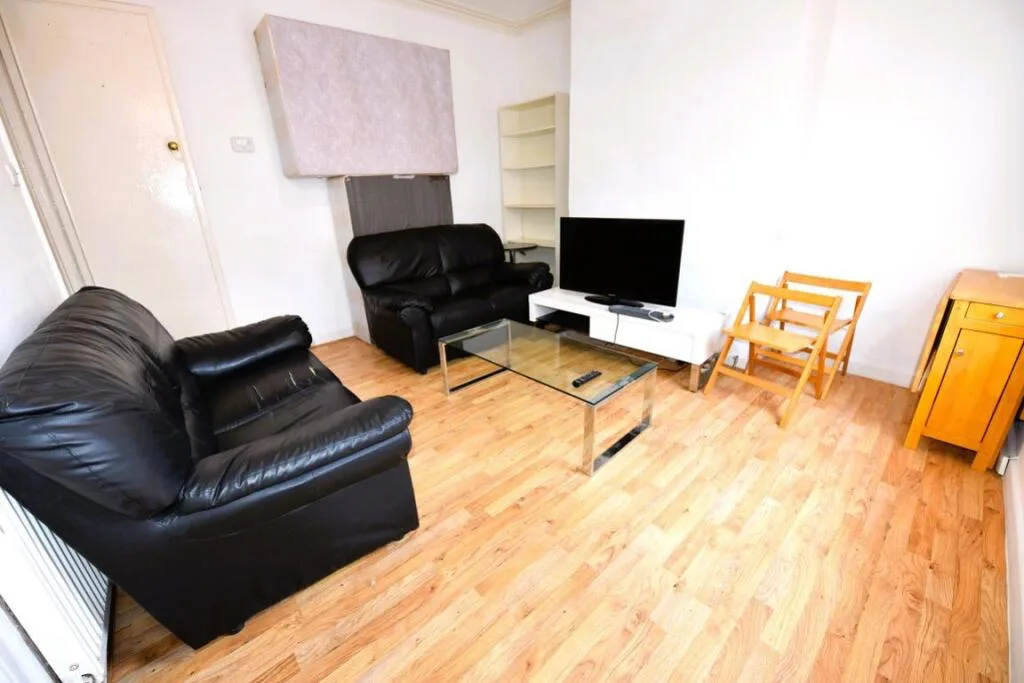 2 bedroom house for rent