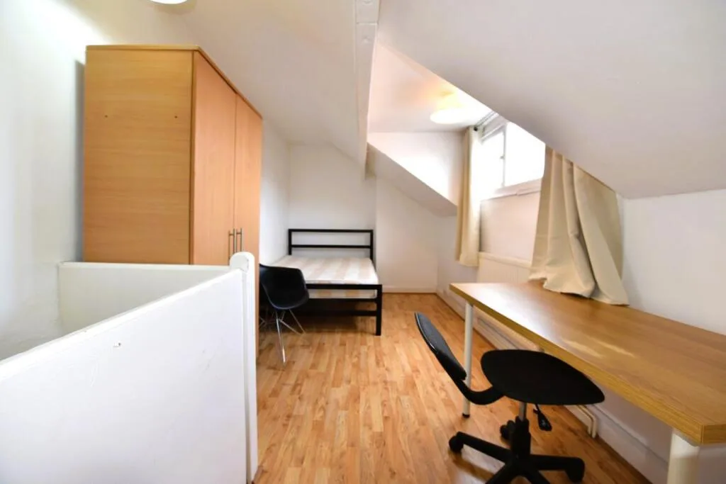 2 bedroom house for rent