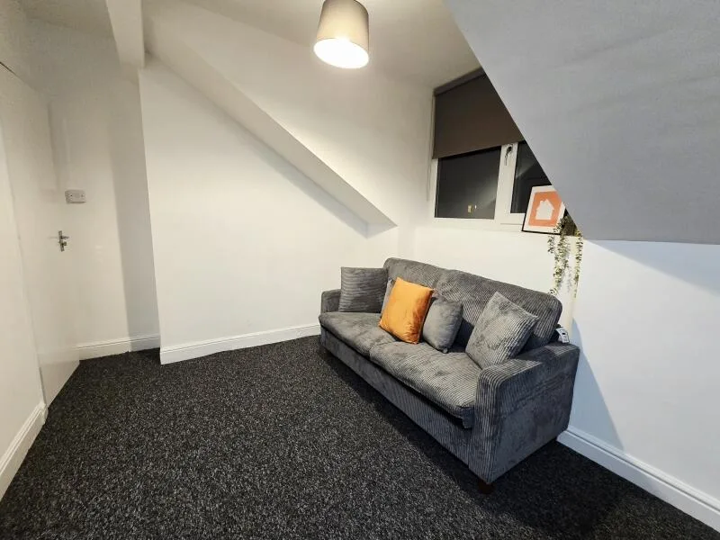1 bedroom house share for rent