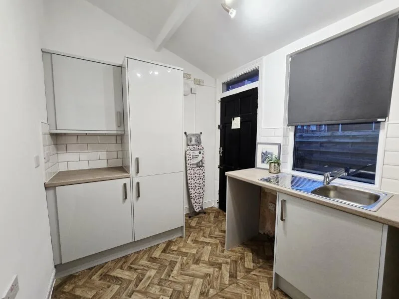1 bedroom house share for rent