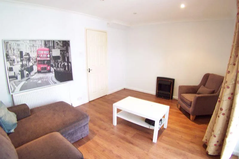 2 bedroom detached house for rent