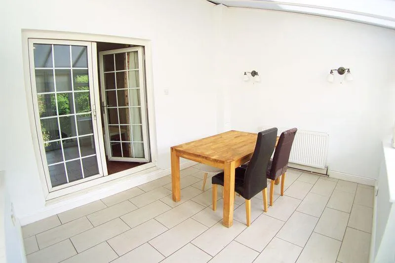 2 bedroom detached house for rent