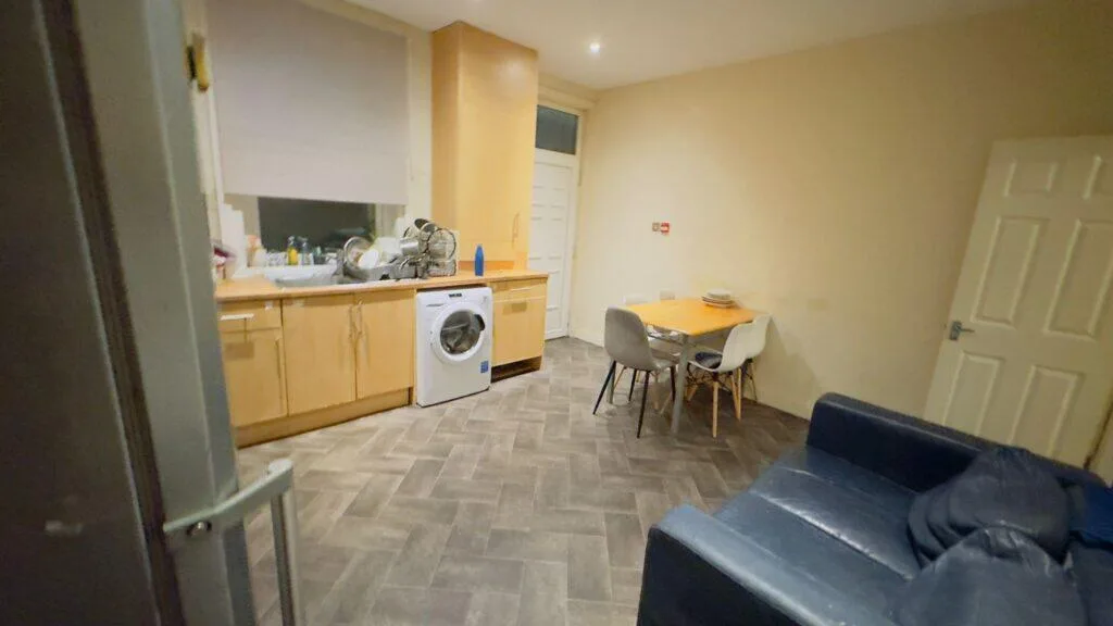 1 bedroom house share for rent