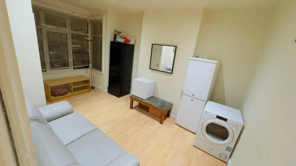 1 bedroom house share for rent