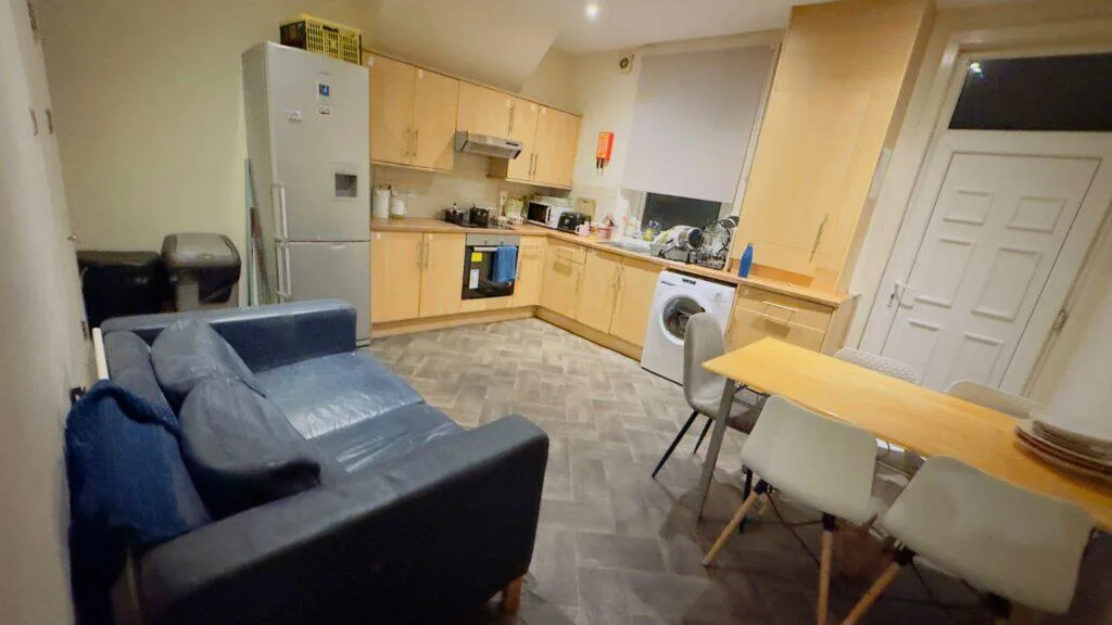 1 bedroom house share for rent