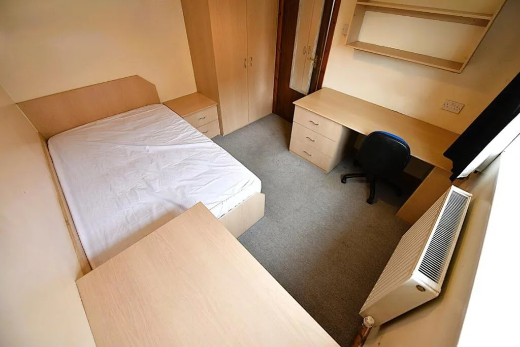 1 bedroom house share for rent