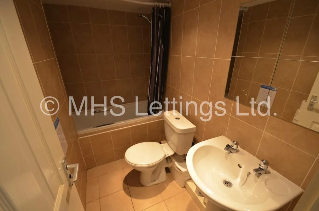 1 bedroom house share for rent