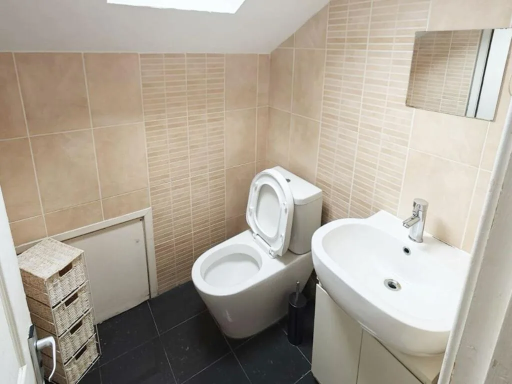 1 bedroom house share for rent