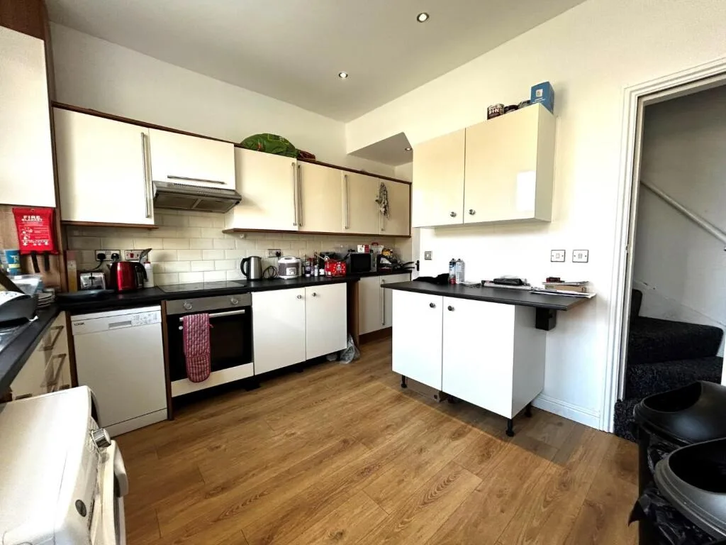1 bedroom house share for rent