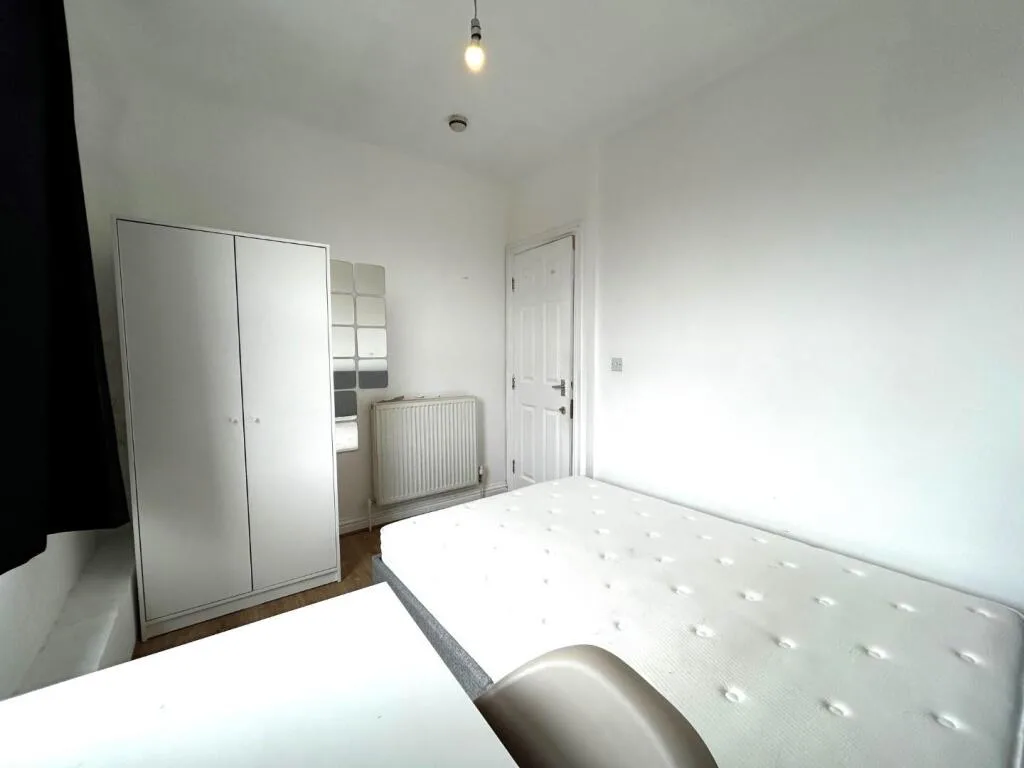 1 bedroom house share for rent