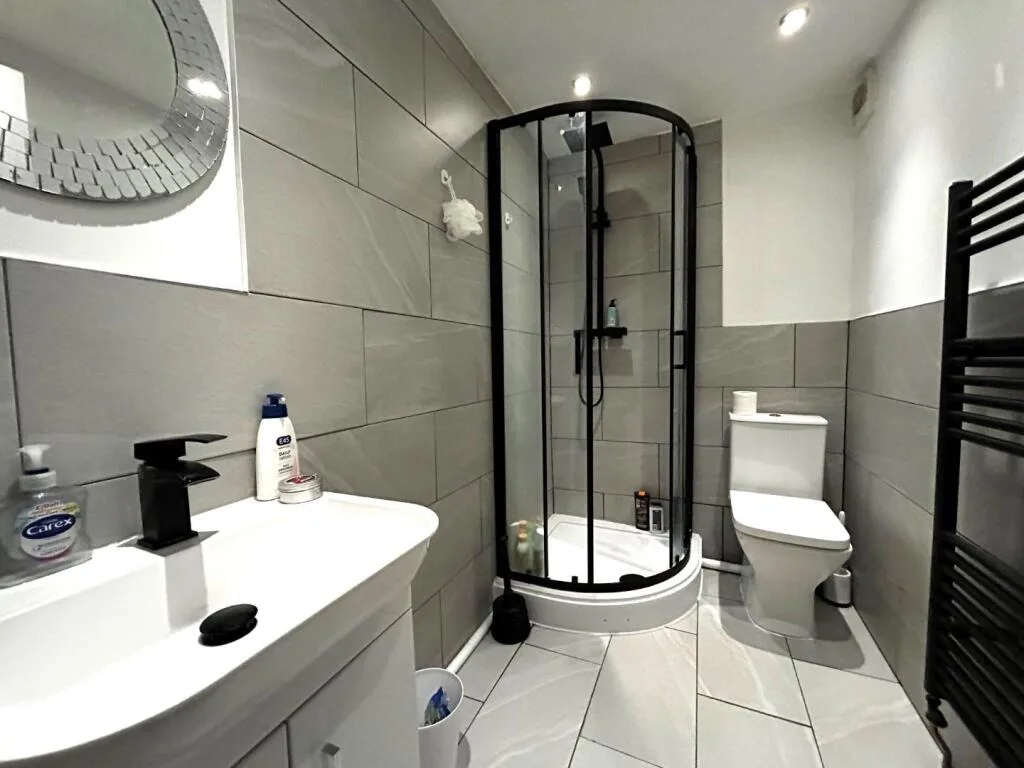 1 bedroom house share for rent