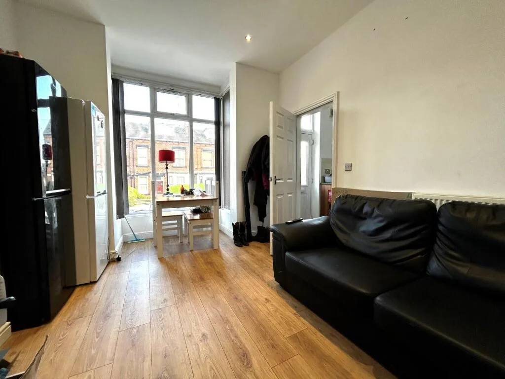 1 bedroom house share for rent