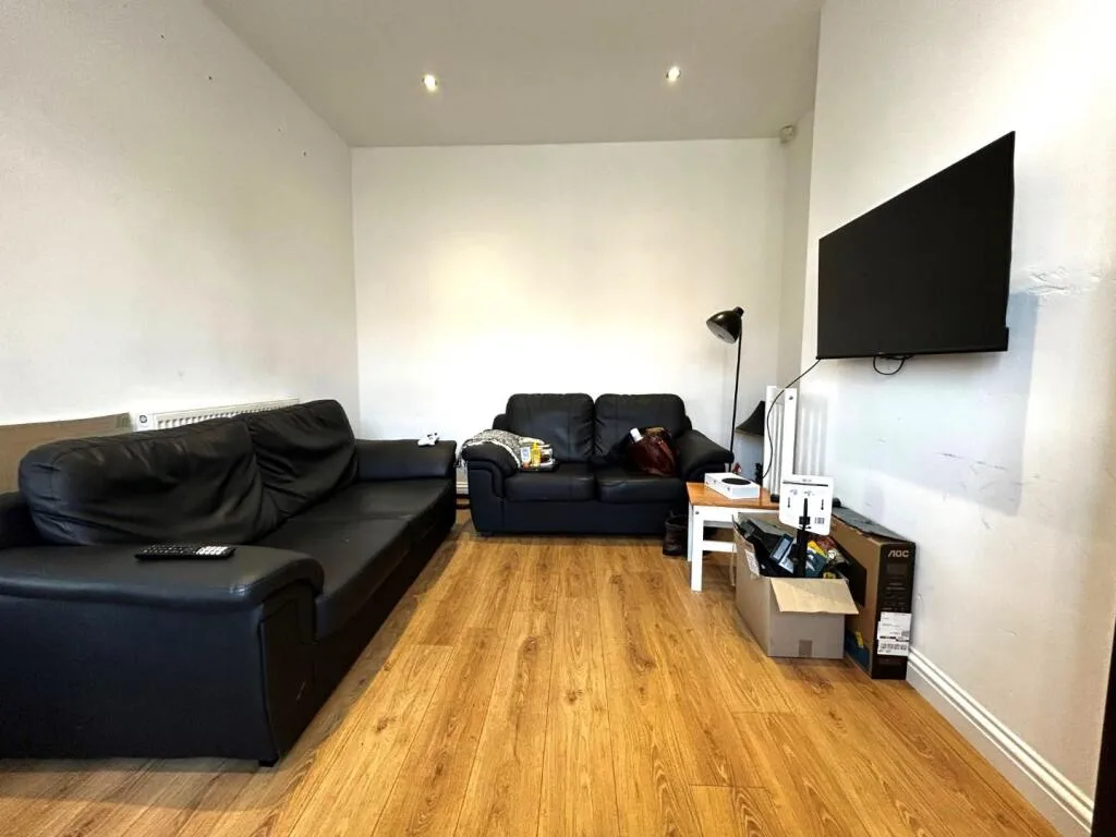 1 bedroom house share for rent