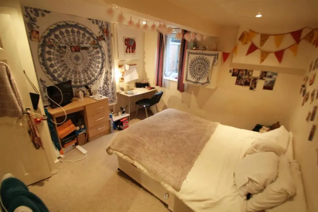 1 bedroom house share for rent