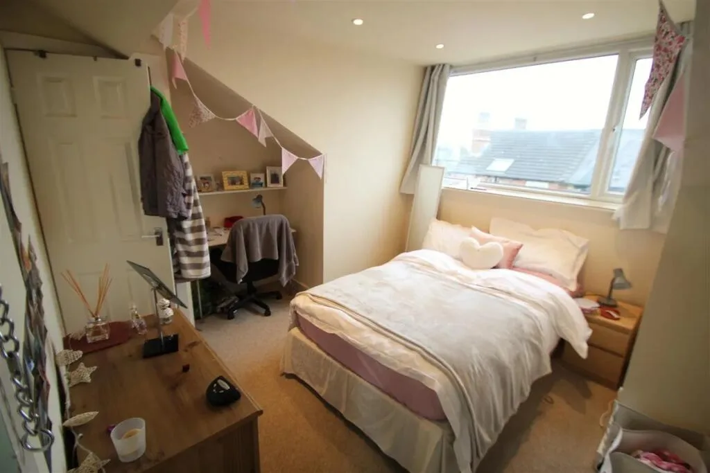 1 bedroom house share for rent