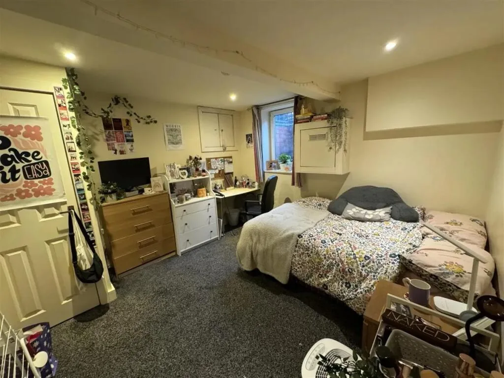 1 bedroom house share for rent