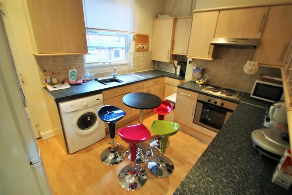1 bedroom house share for rent