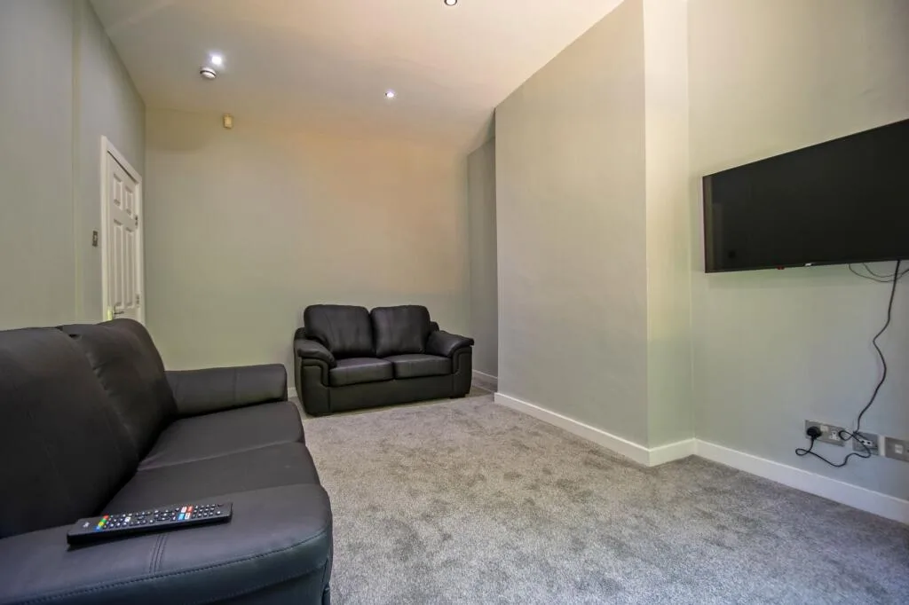 1 bedroom house share for rent