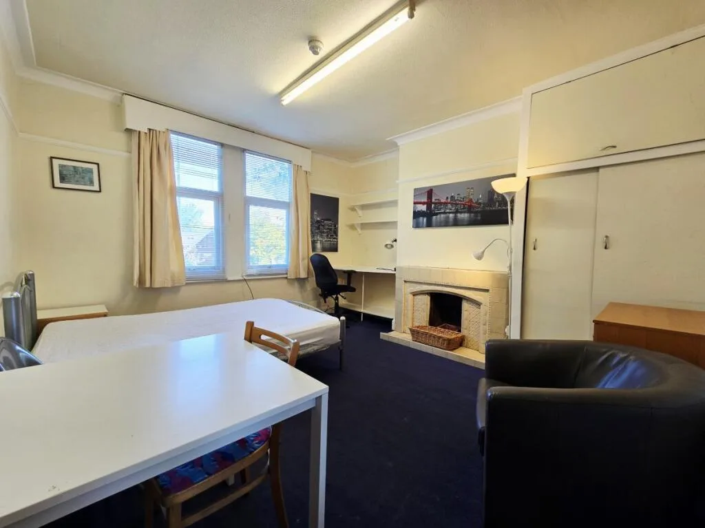 1 bedroom house share for rent