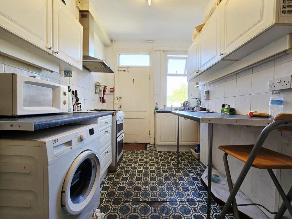 1 bedroom house share for rent