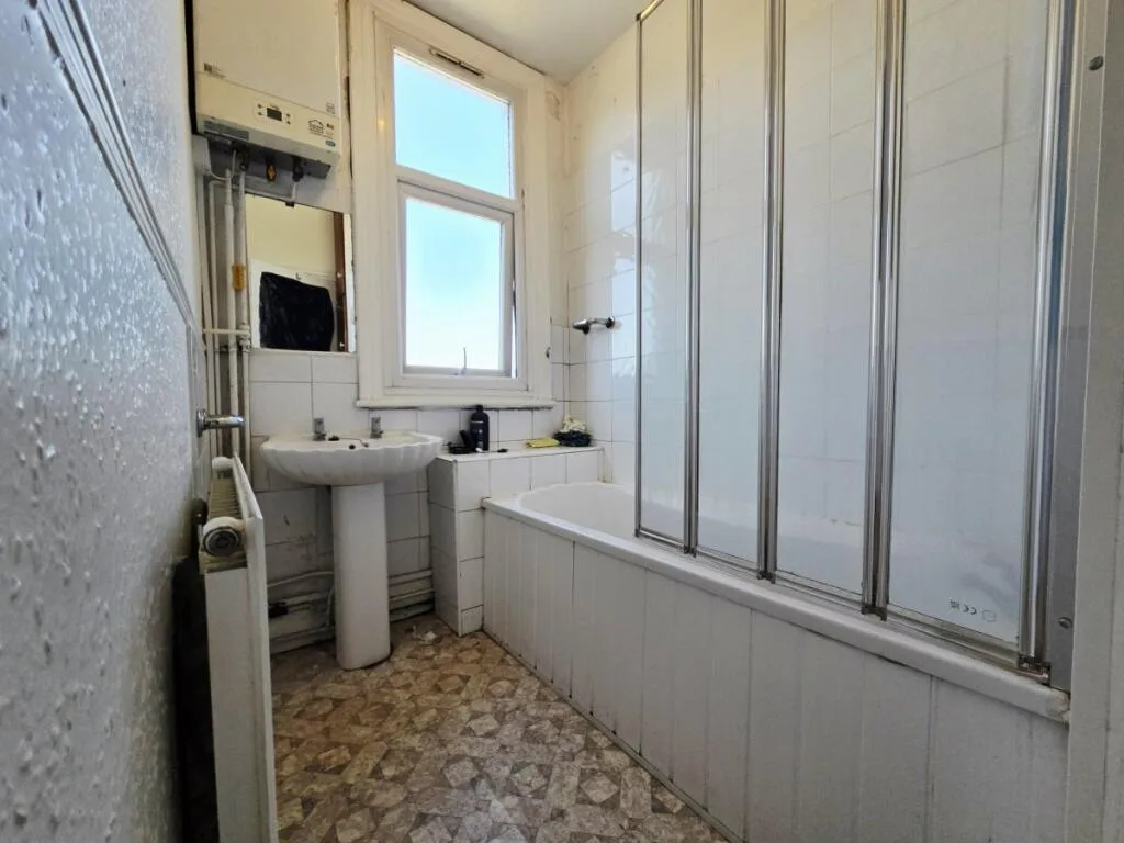 1 bedroom house share for rent