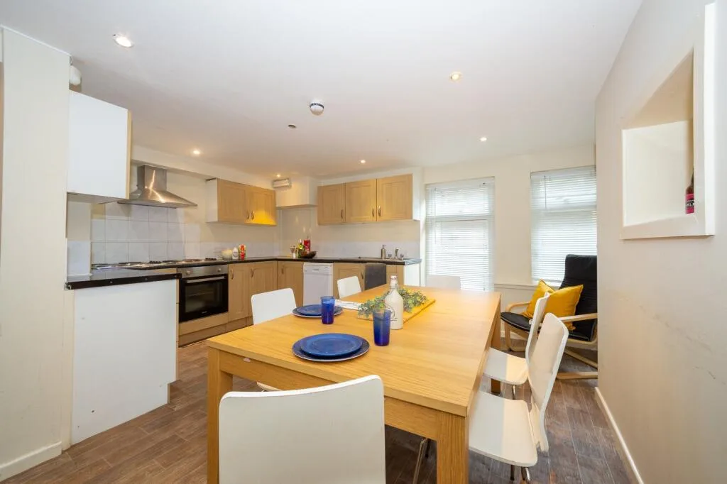 1 bedroom house share for rent