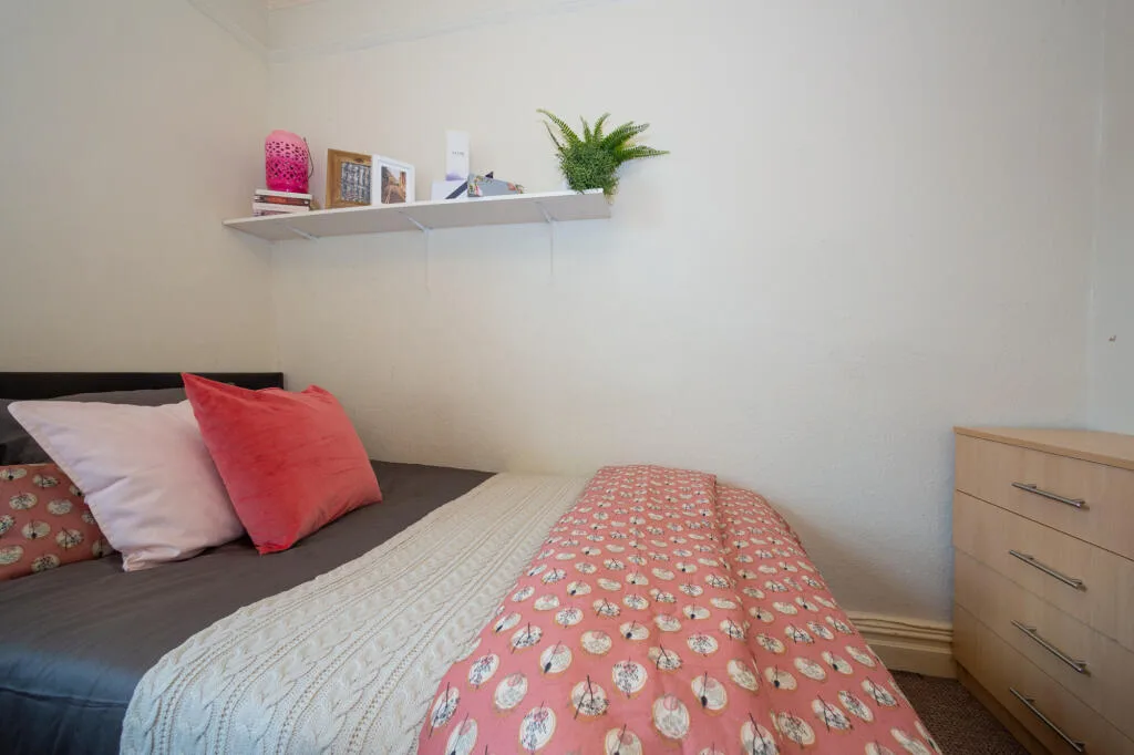 1 bedroom house share for rent