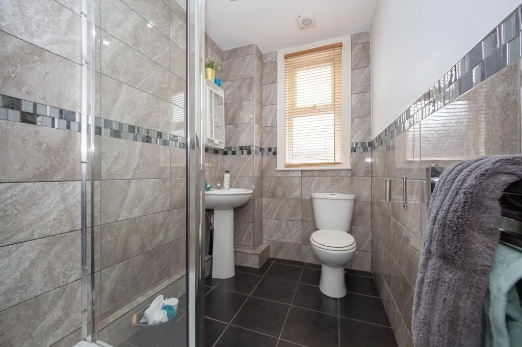 1 bedroom house share for rent
