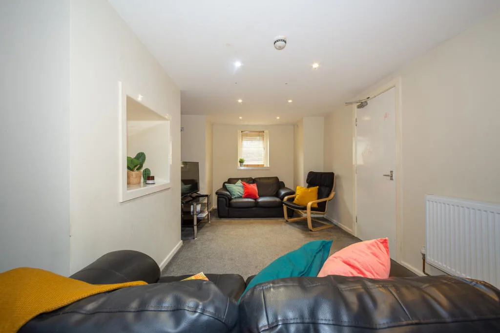 1 bedroom house share for rent